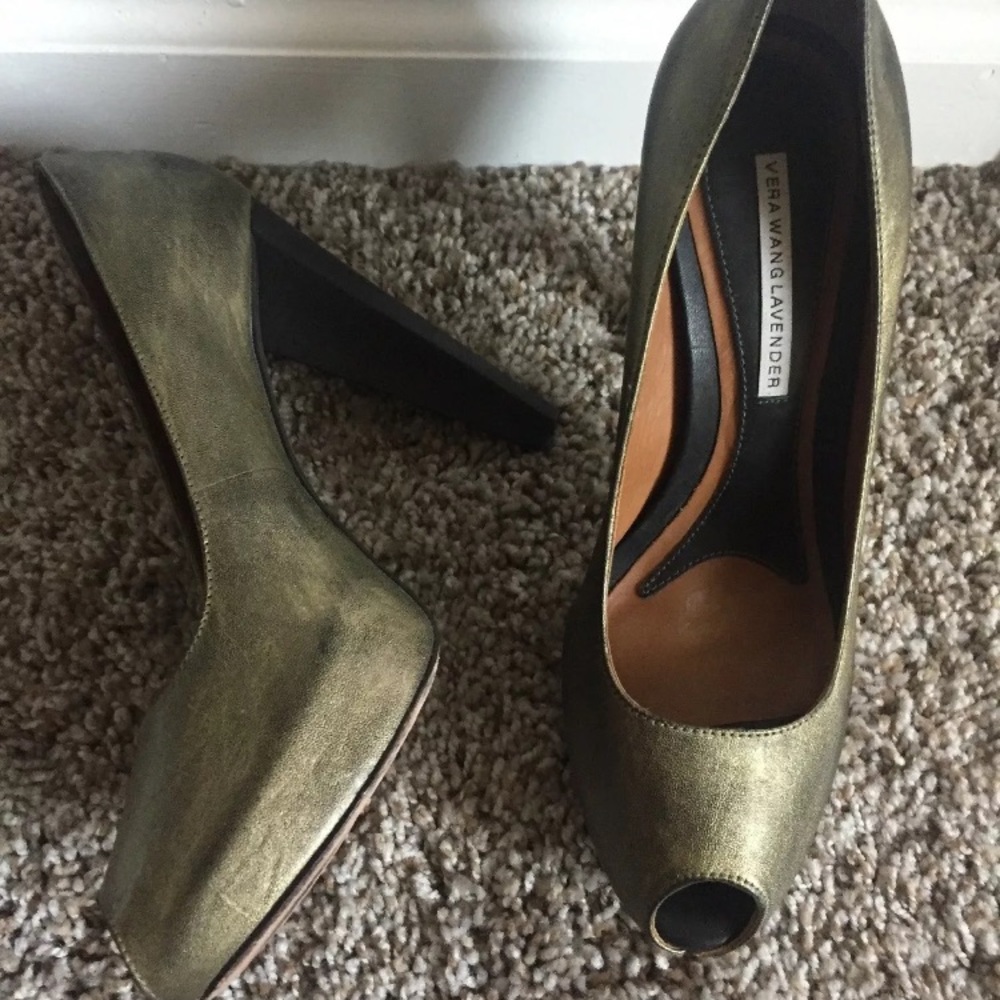 VERA WANG LAVENDER Platform Peep toe Pumps 39